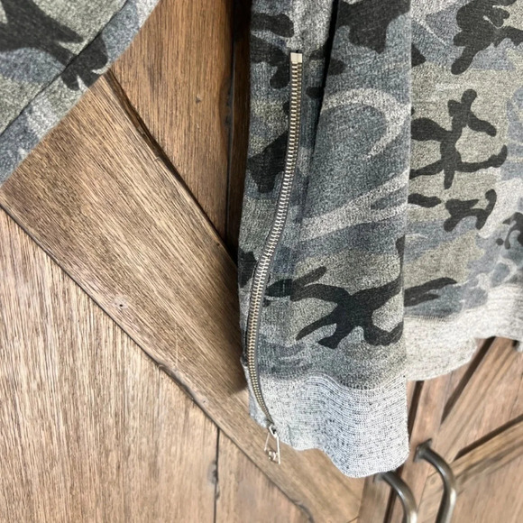 Sundry Camo Long Sleeve Sweatshirt Size 2 (Medium) - Picture 5 of 7